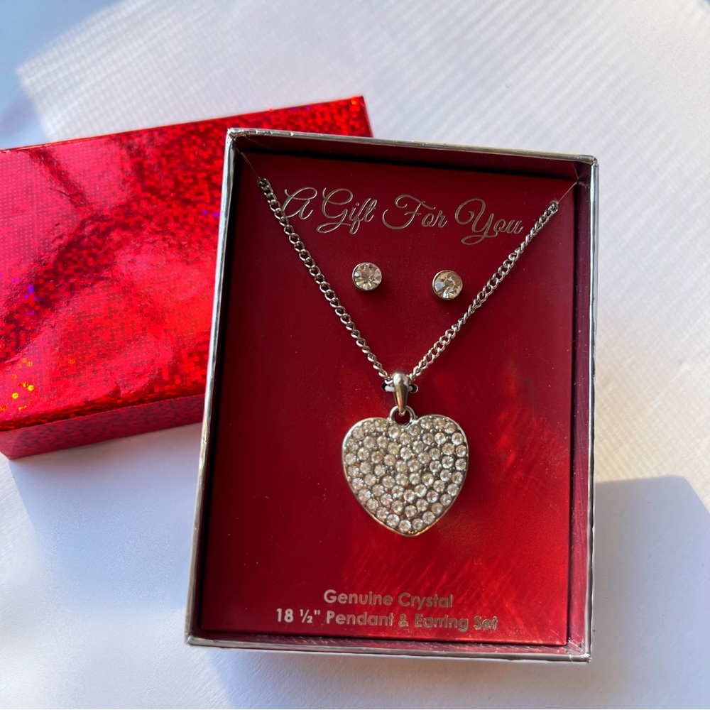 NEW Gift Box Genuine Pave CRYSTAL HEART & 18" Silver Necklace & Earrings Set